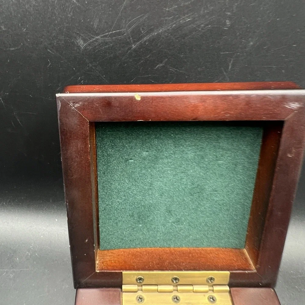 Vintage Bombay Company Musical Jewelry Ring Box Mahogany Wood Green Velvet Lined